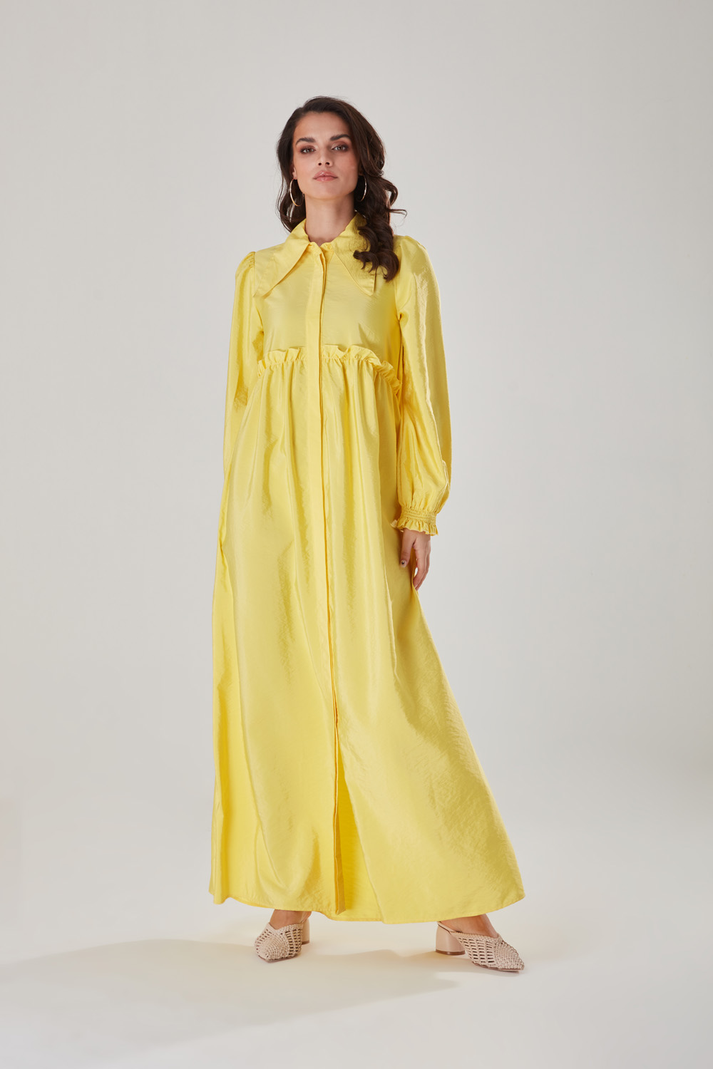 فستان أصفر طويل مريح بياقة مدبدبة