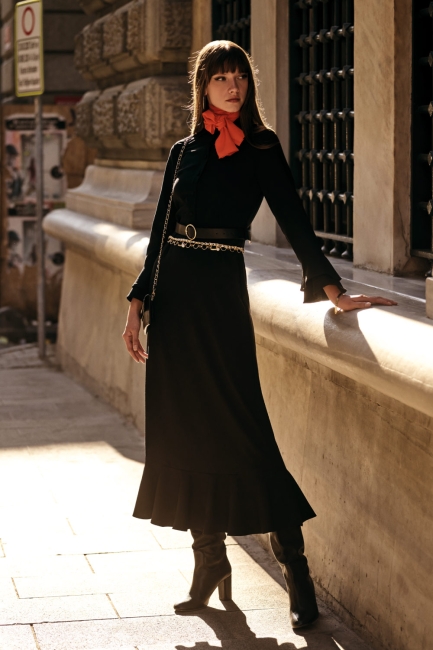 Mizalle - فستان طويل أسود بياقة قميص وأذرع واسعة