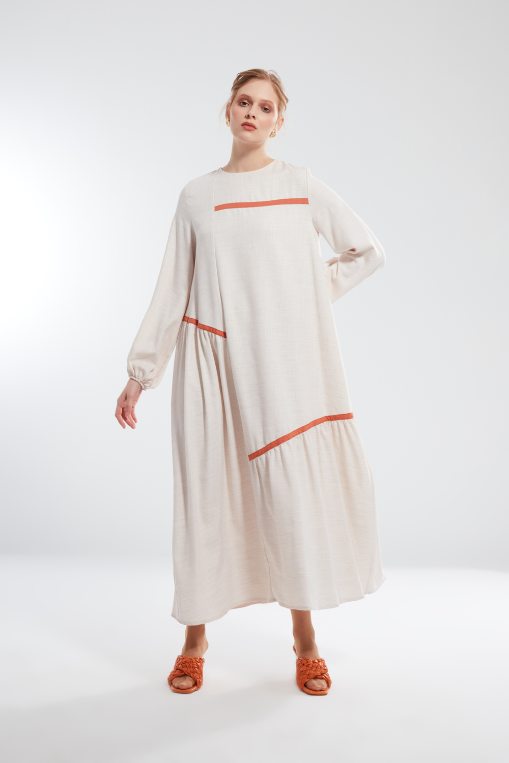 فستان طويل بيج منسوج كتان