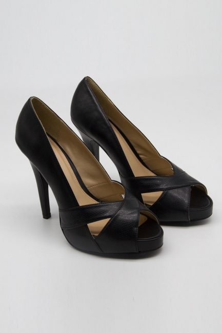 Mizalle - Çapraz Bant Siyah Topuklu Ayakkabı