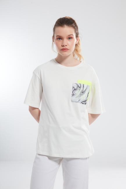 Mizalle - Cep Detaylı Ekru Oversize T-Shirt