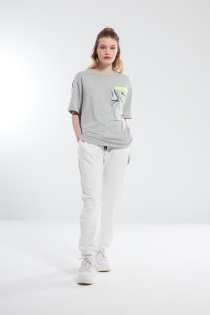 Mizalle - Pocket Detailed Gray Oversize T-Shirt
