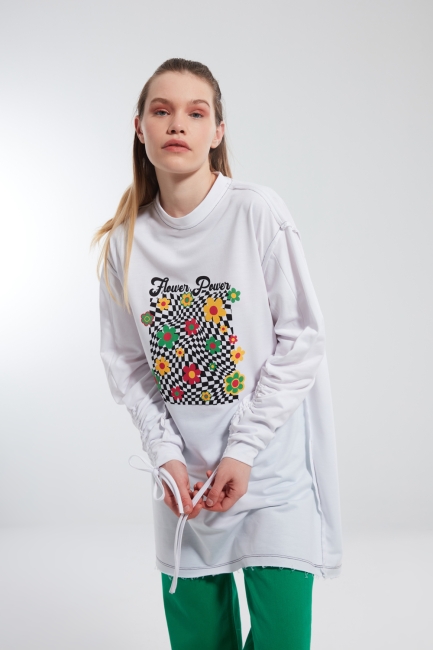 Mizalle - White Crew Neck Sweatshirt with Floral Prints