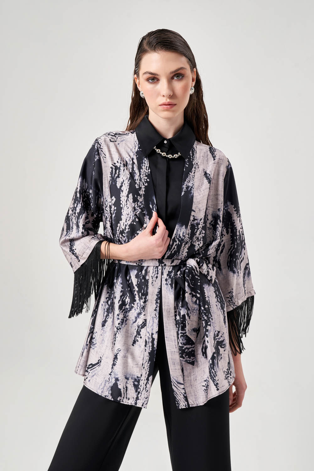 Desenli Püsküllü Siyah Kimono