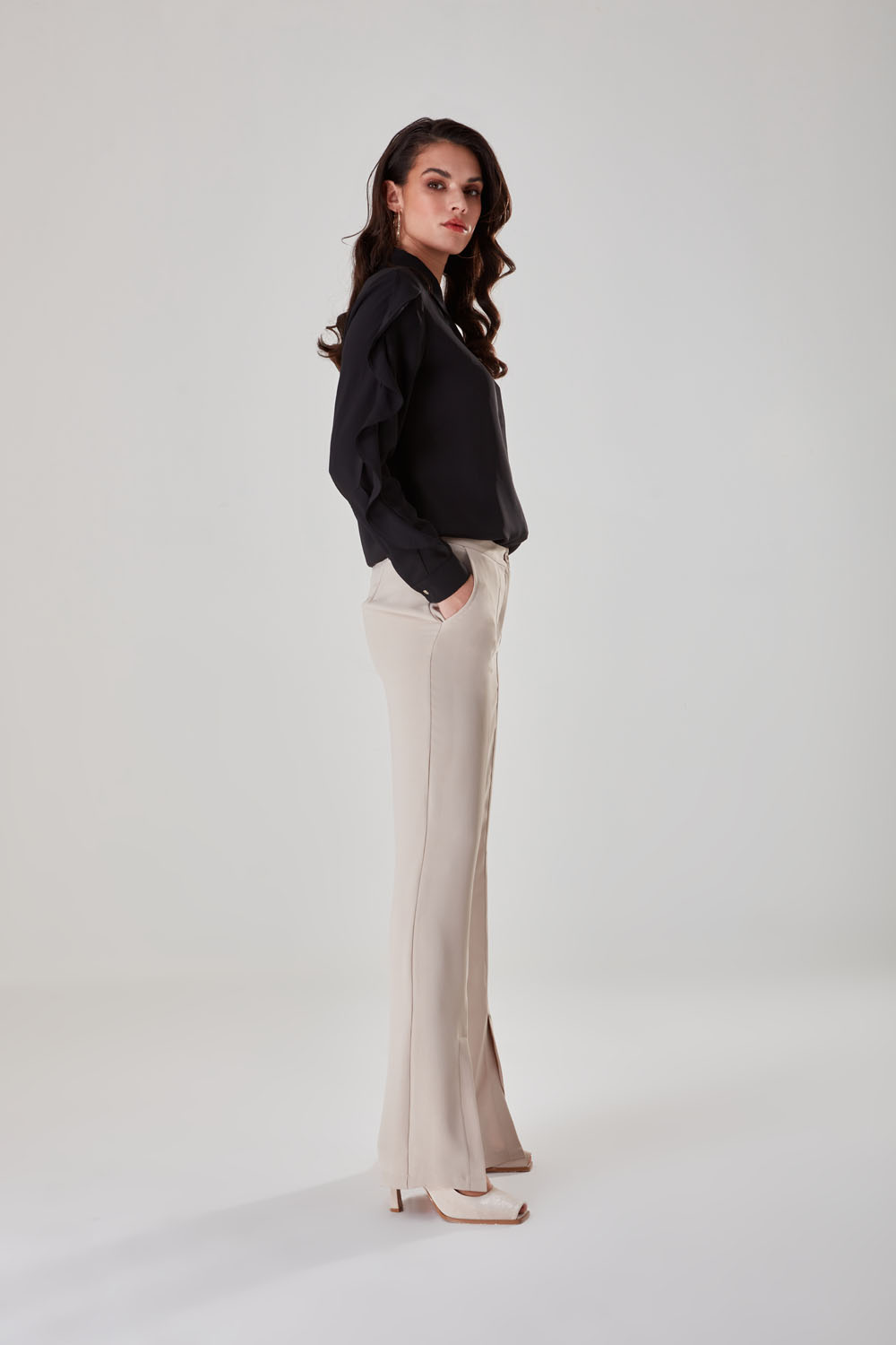 Beige Woven Trousers With Sewing Slitt