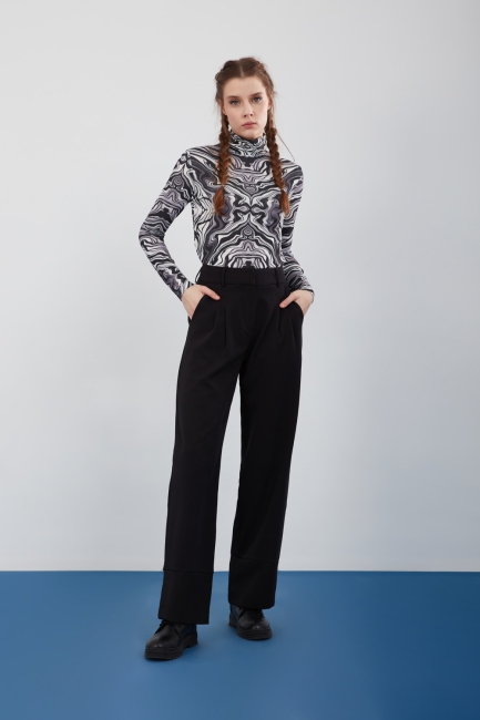 Mizalle - Black Boot Cut Trousers with Pleated Details