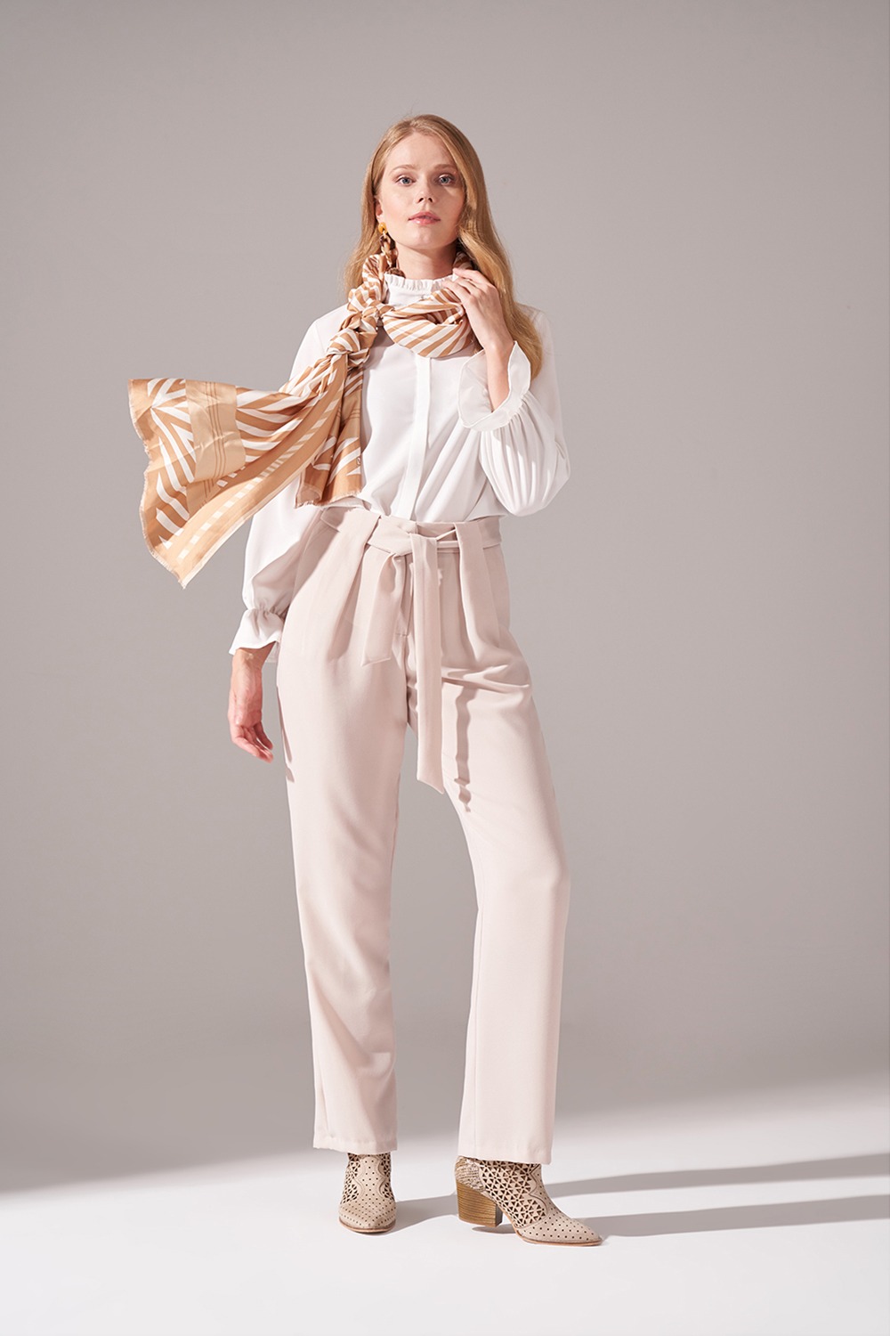 Lace-Up Crepe Trousers (Beige)