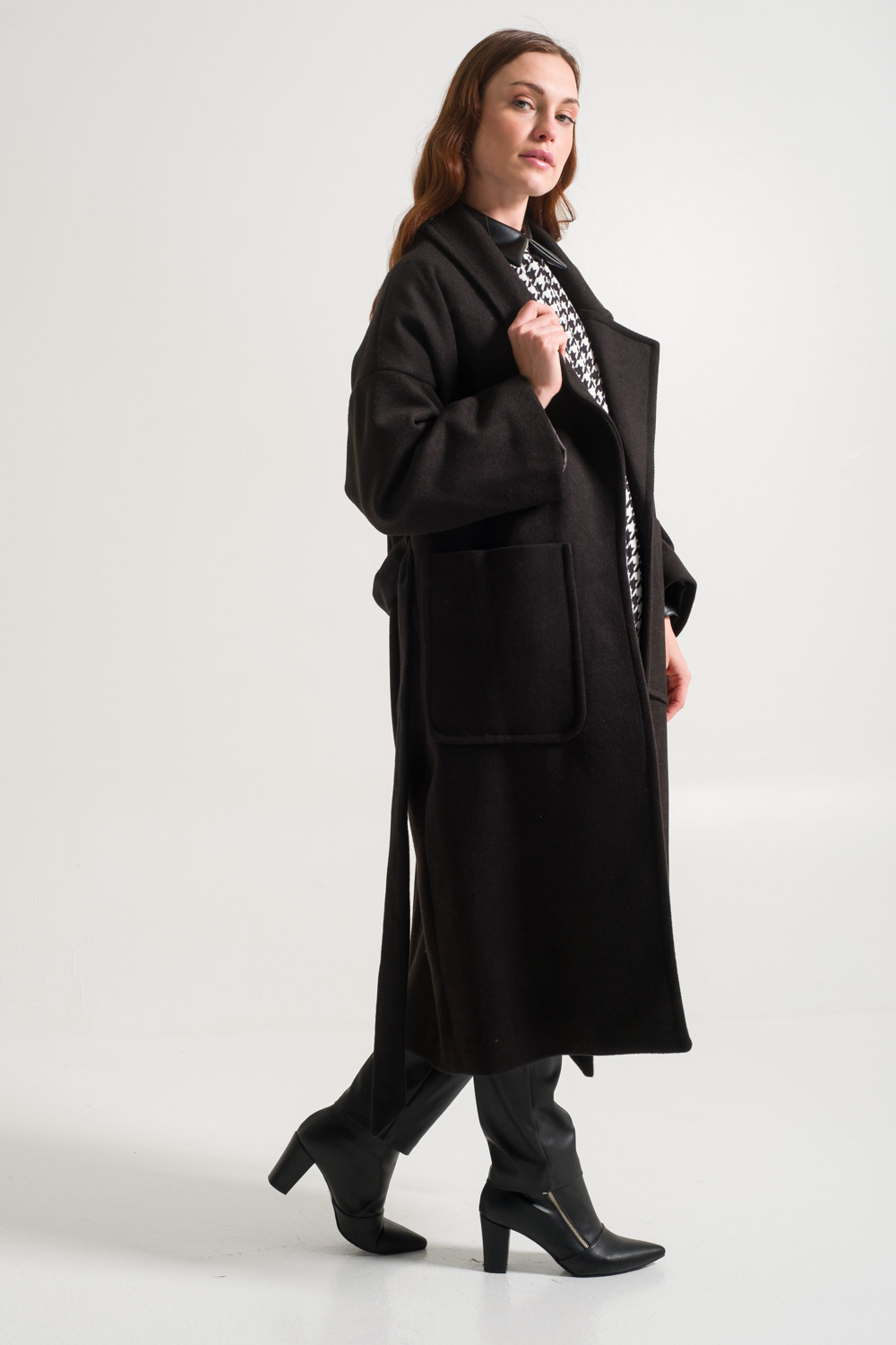 Oversize Black Cachet Coat with Wide Pockets