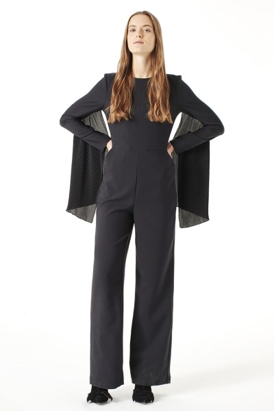 Mizalle - Pleat Sleeve Detailed Jumpsuit (Black) 