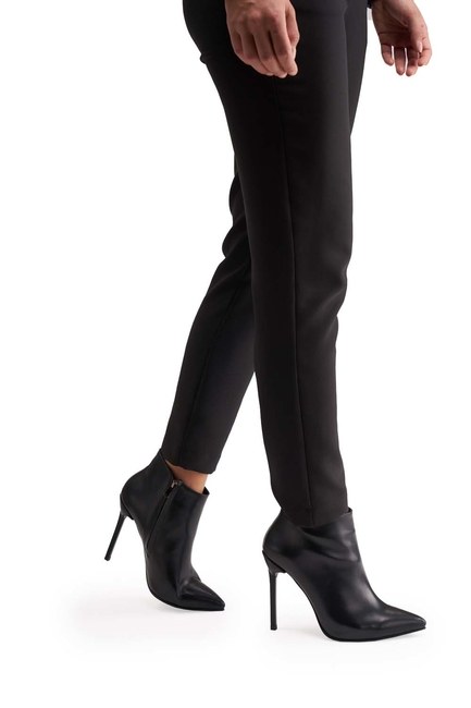 Mizalle - Pointed Heeled Boots (Black) 