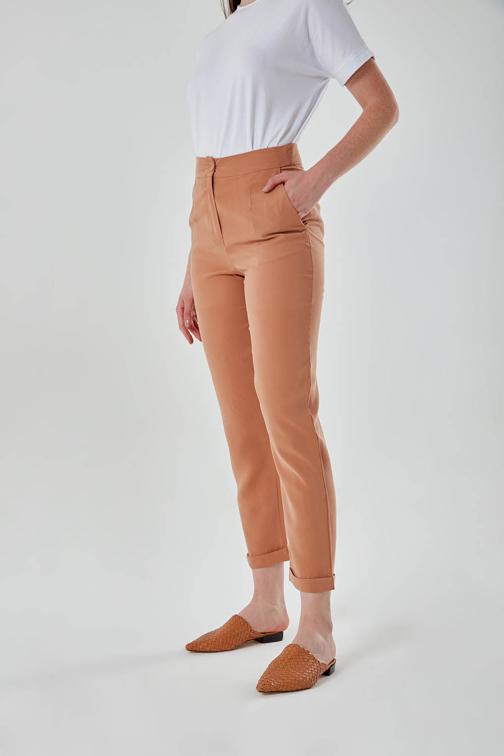Side Pockets Cuffed Camel Trousers
