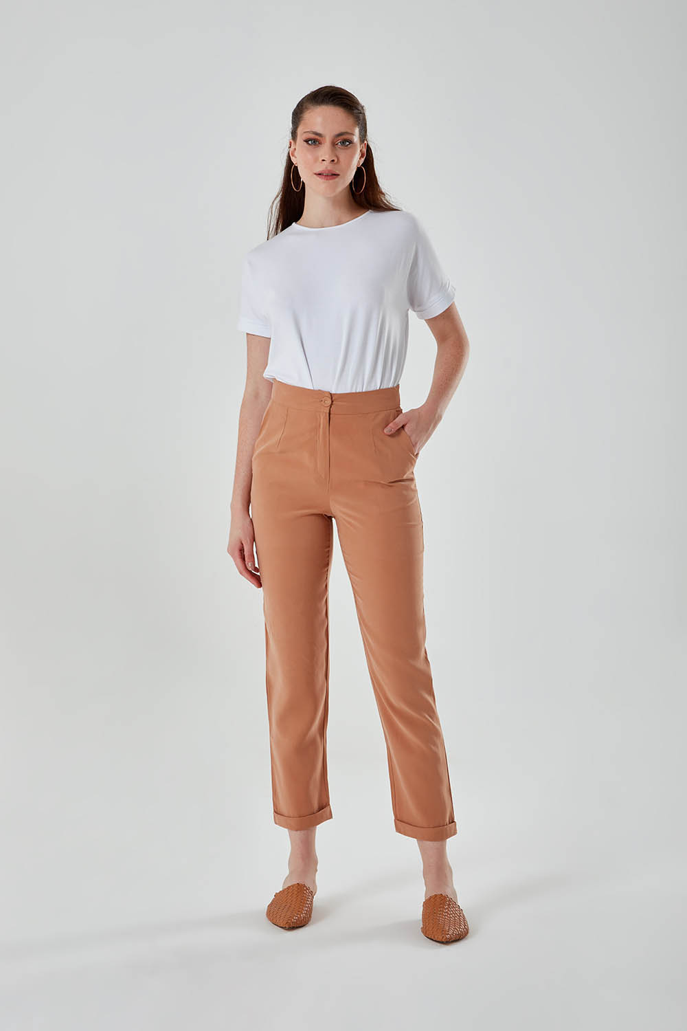 Side Pockets Cuffed Camel Trousers