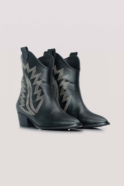 Mizalle - Western Leather Boots (Black)