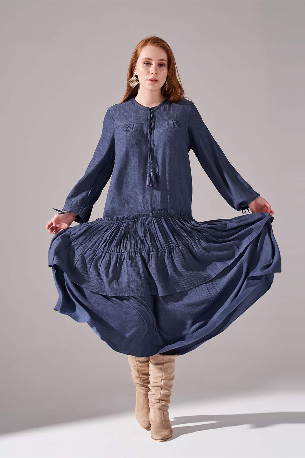 Kolları Büzgülü Kat Detaylı Indigo Elbise