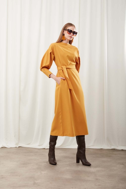 Mizalle - Kolu Fermuar Detaylı Safran Elbise
