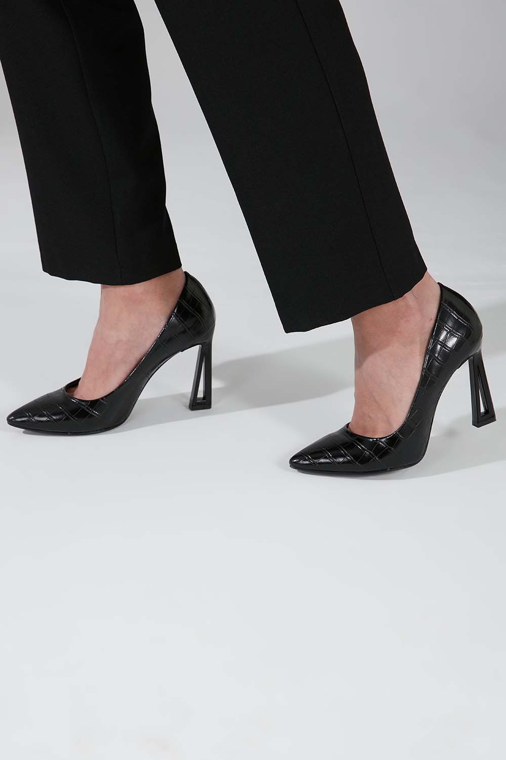 Kroko Tasarım Topuklu Ayakkabı (Siyah)
