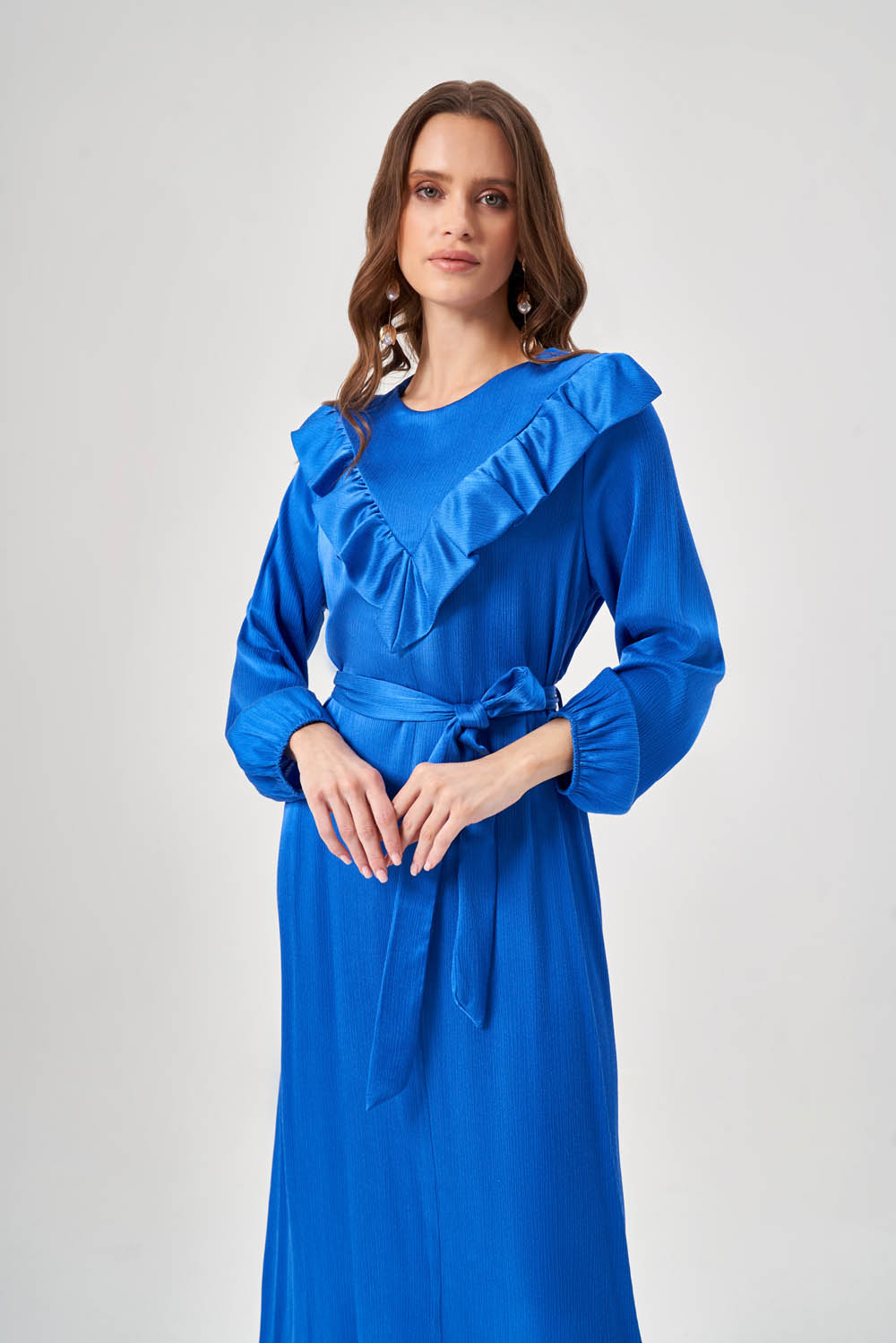 Önü Fırfırlı Uzun Mavi Elbise
