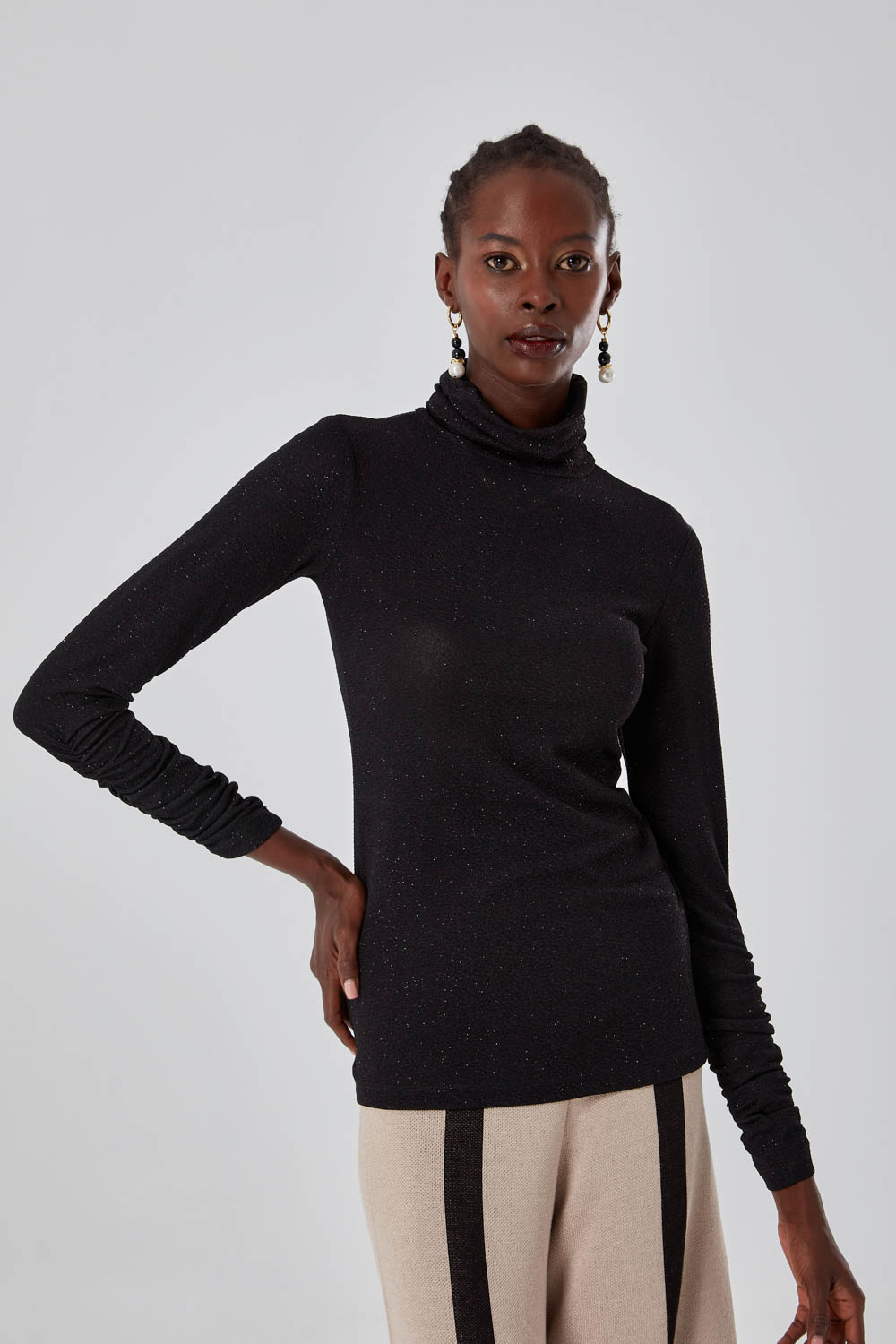 Turtle Neck Knitted Black Body