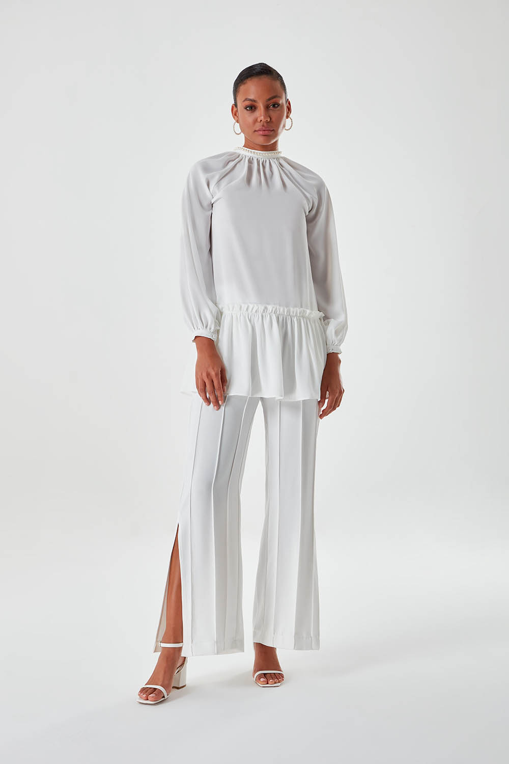 Yakası İncili Beyaz Luxury Tunik