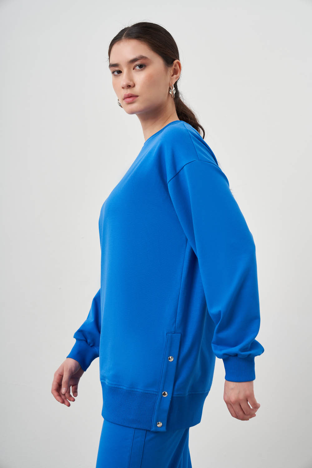 Yanları Çıtçıtlı Mavi Sweatshirt